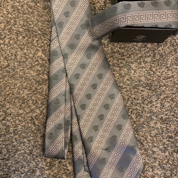 Versace Tie - Picture 4 of 8